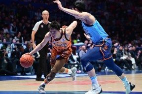 包含赛地聚焦——CBA常规赛今夜热度飙升，圣安东尼奥马刺再遭质疑，更衣室稳定，资深球员宣示担当的词条