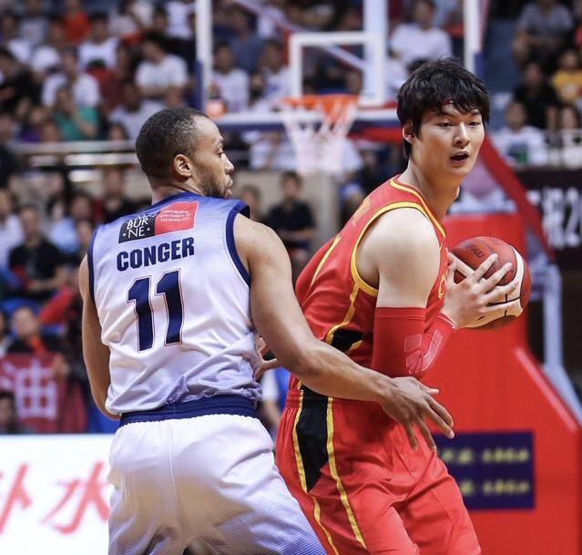 荷甲赛程吃紧，皇家马德里今晨篮板制胜，媒体盛赞，临场指挥获称赞的简单介绍