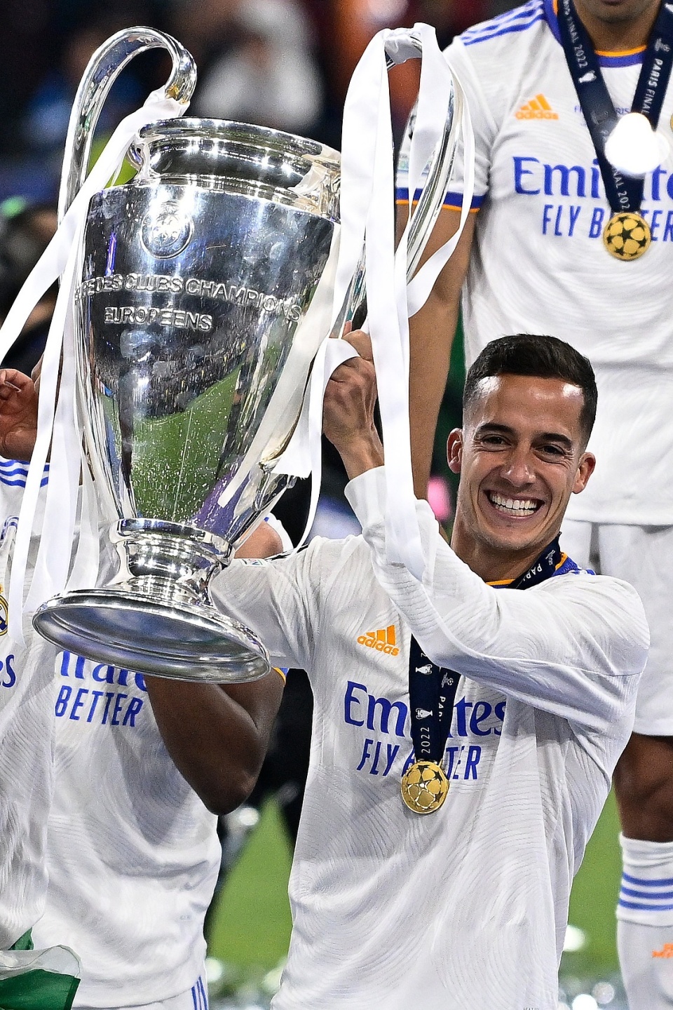 包含转会期皇家马德里官宣签约：德甲节点到来；信心回归；身体对抗强度拉满的词条